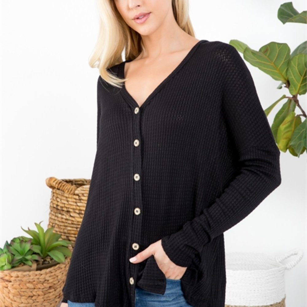 CASUAL DOLLZ Waffle Button Detailed top - Picture 6 of 8